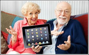 Пенсионеры с планшетом
