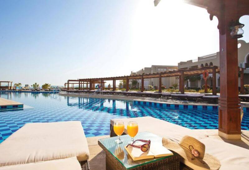 Главный бассейн Sunrise Grand Select Arabian Beach Resort