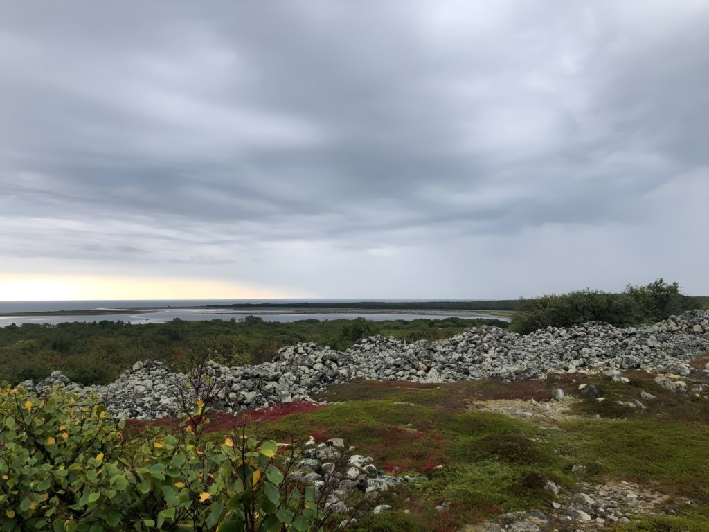 Горы камней на Соловецких островах