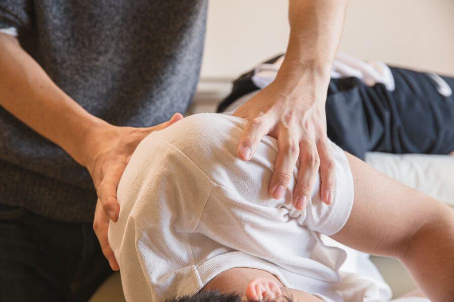 Как правильно делать массаж спины