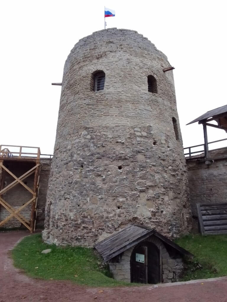 Псков, древняя крепость в Изборске